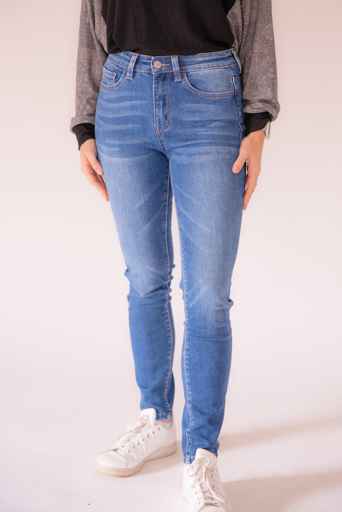 
            
                Load image into Gallery viewer, Hailey High Rise Skinny Jean - Pretty and All
            
        